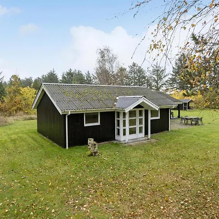 4 Bedroom Pet Friendly In *