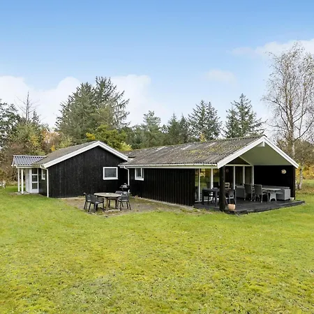 4 Bedroom Pet Friendly In Holiday home Bindslev