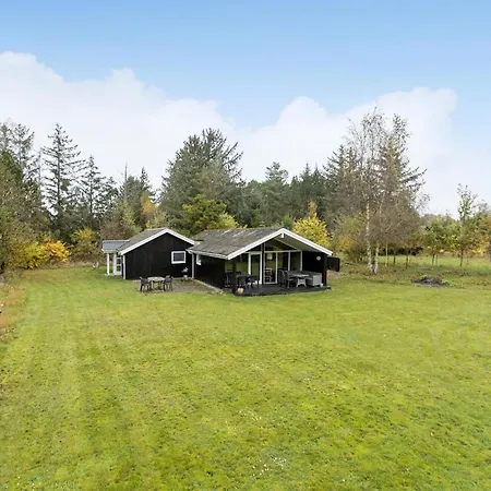 4 Bedroom Pet Friendly In Holiday home