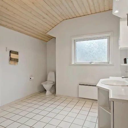 Nyaraló 4 Bedroom Pet Friendly In *