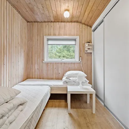 4 Bedroom Pet Friendly In *