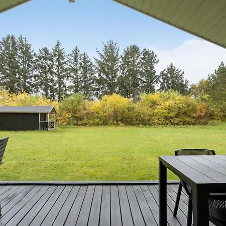 4 Bedroom Pet Friendly In Holiday home