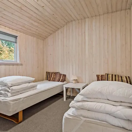 Holiday home 4 Bedroom Pet Friendly In