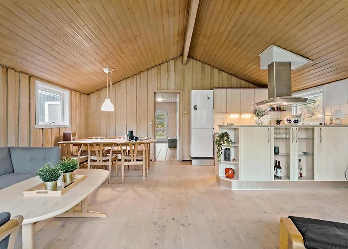 بيت للعطل 4 Bedroom Pet Friendly In