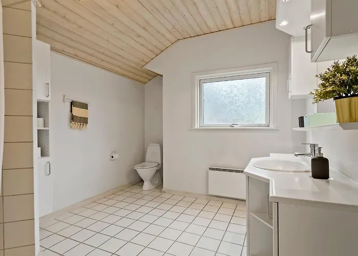 بيت للعطل 4 Bedroom Pet Friendly In *