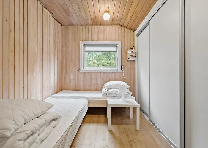 4 Bedroom Pet Friendly In *