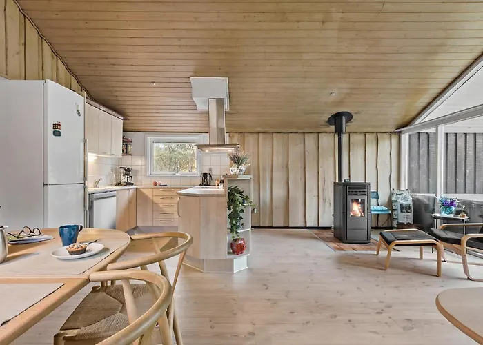 4 Bedroom Pet Friendly In